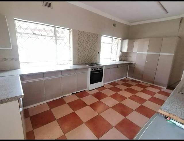 3 BEDROOM PROPERTY TO RENT IN BRENTHURST